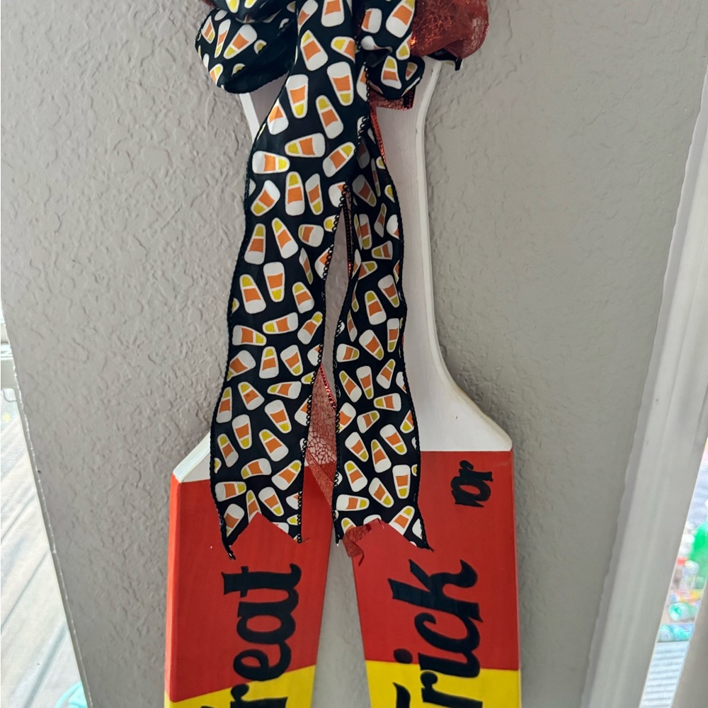 Reversible Thanksgiving & Halloween wooden door hangerw/2 sets of Holliday bows. - Picture 2 of 12